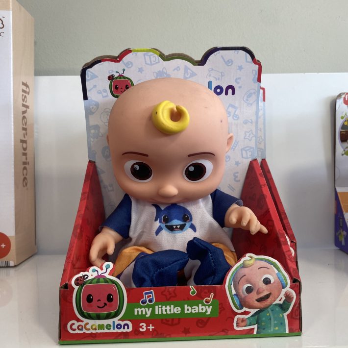 MUÑECO INTERACTIVO COCOMELON JJ